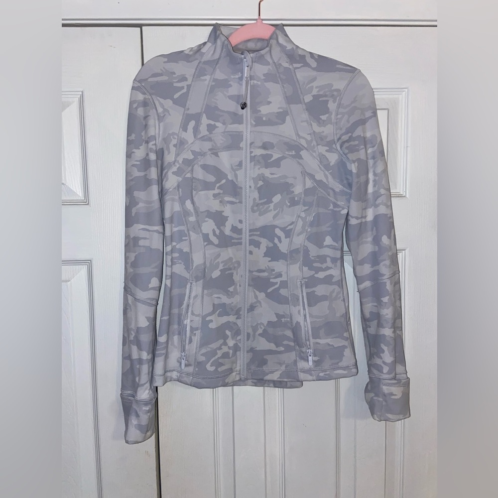 light blue/gray Lululemon define jacket